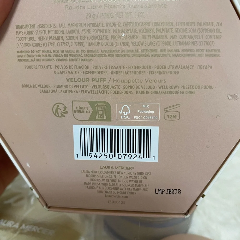 Laura Mercier Divinely Flawless Translucent Loose Setting Powder. 29g/ 1 oz